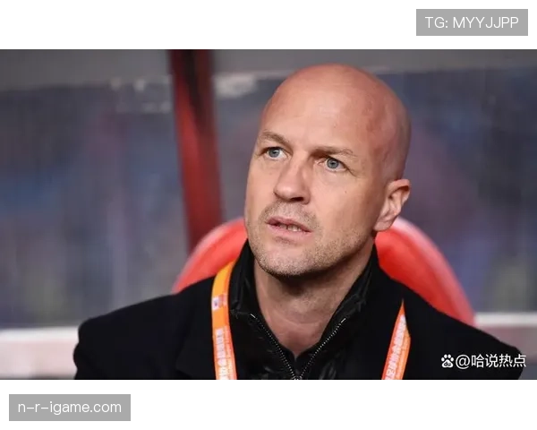 克鲁伊夫全攻全守理念引领现代足球战术革命