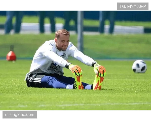 诺伊尔:以艺术与坚韧重塑现代足球门将防线 诺伊尔:以艺术与坚韧重塑现代足球门将防线